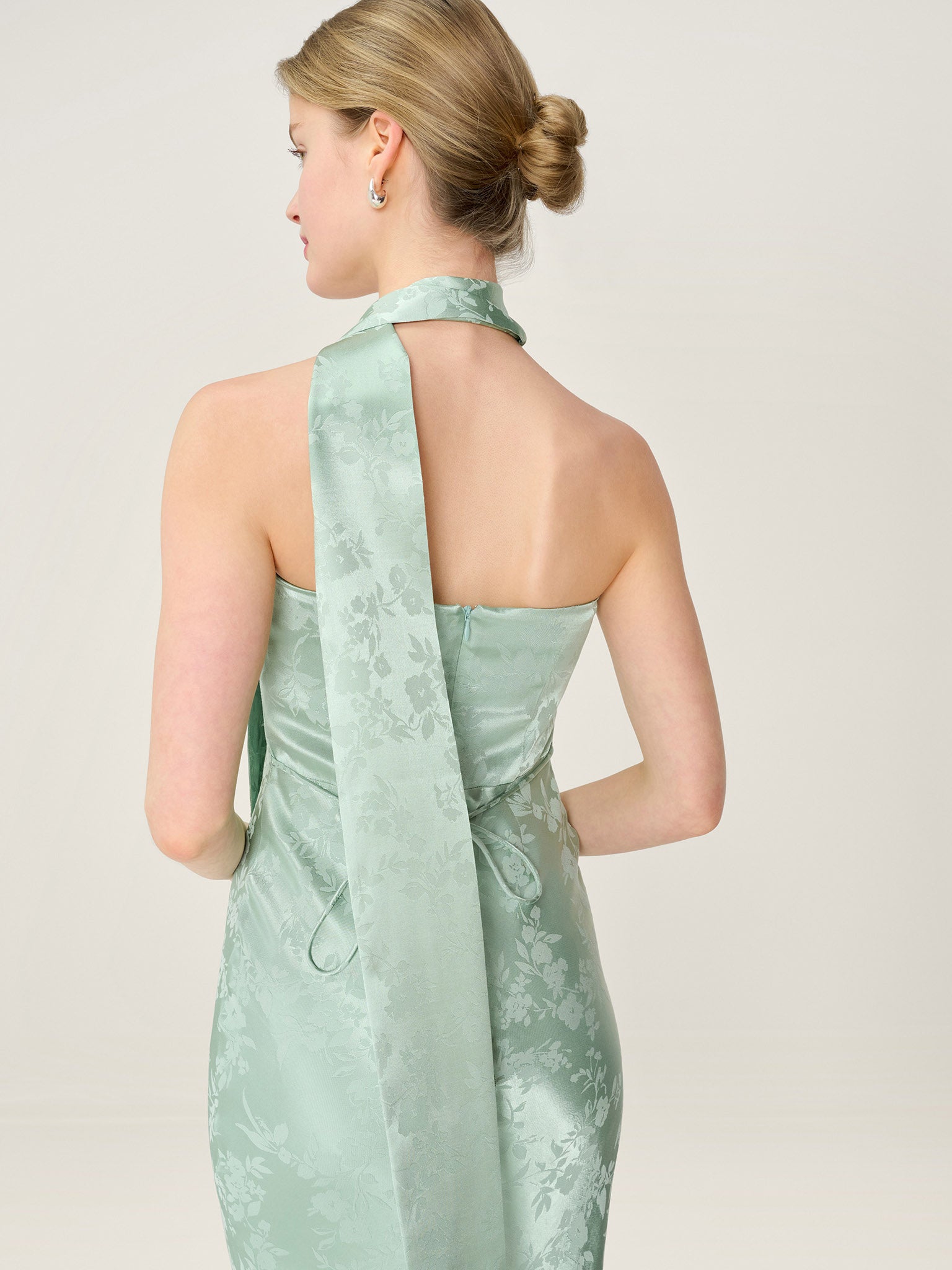 Scarlett Scarf in Sage – OMNES