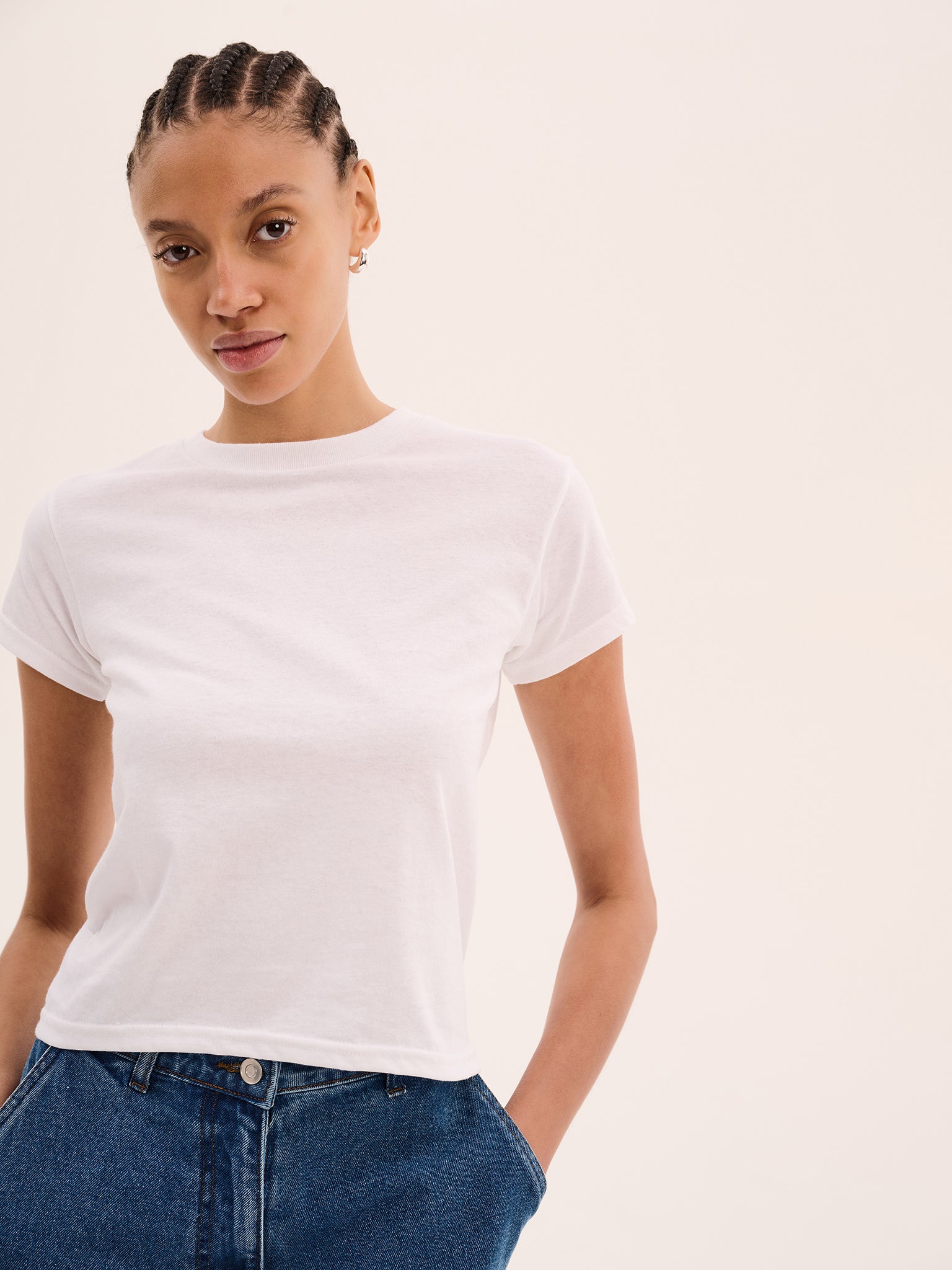Jill Baby Tee in White – OMNES