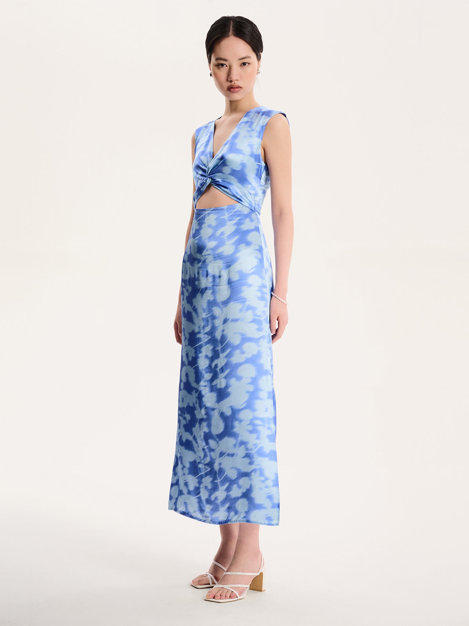 marin maxi dress Katie shows us eight creative ways to style our merino Marin Maxi Dress. , About the Marin Maxi Dress: , Comfortable maxi dress silhouette for easy elegance, Includes pockets!, Made from our
