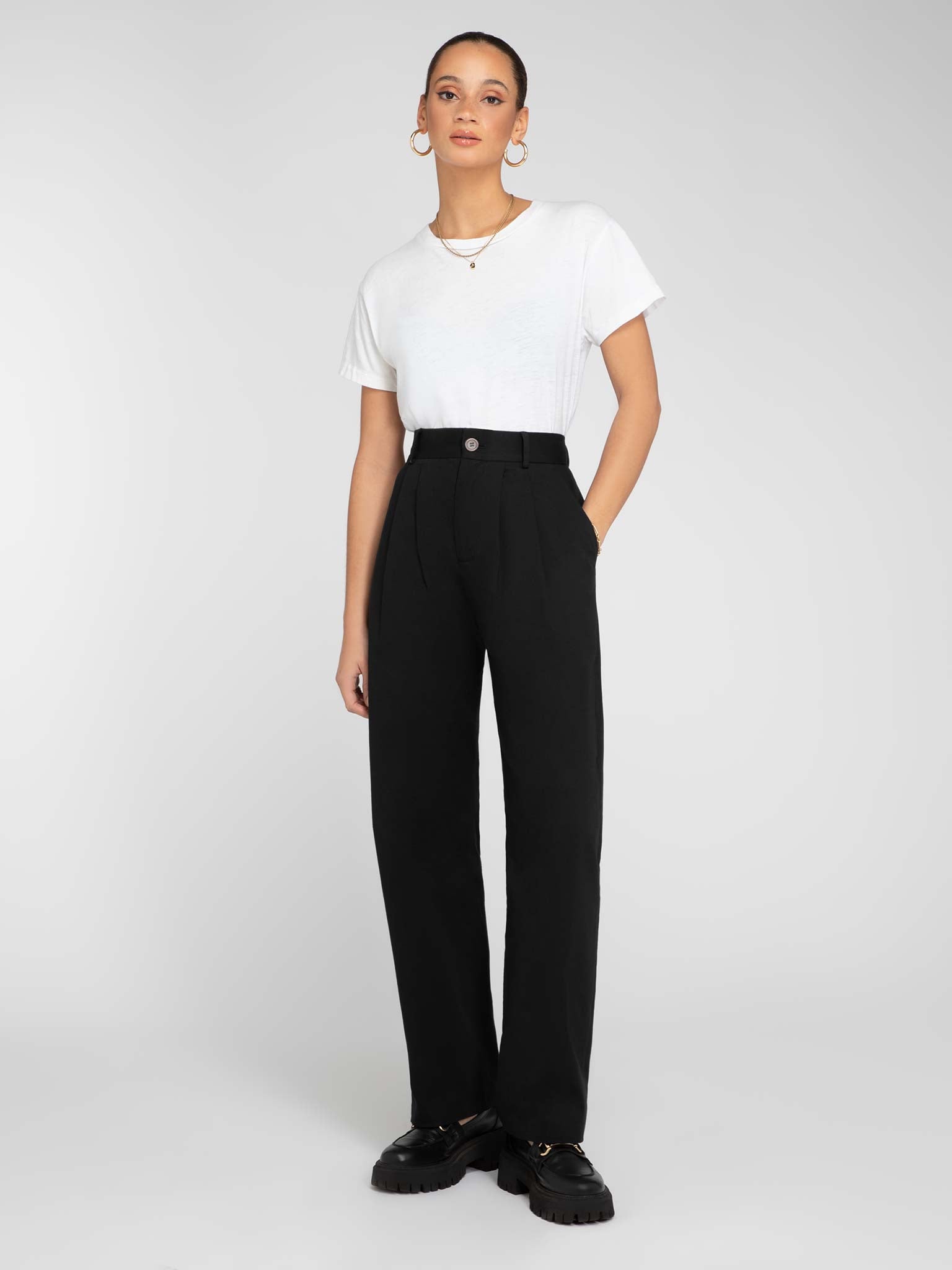 Cinnamon Relaxed Trousers in Black Linen