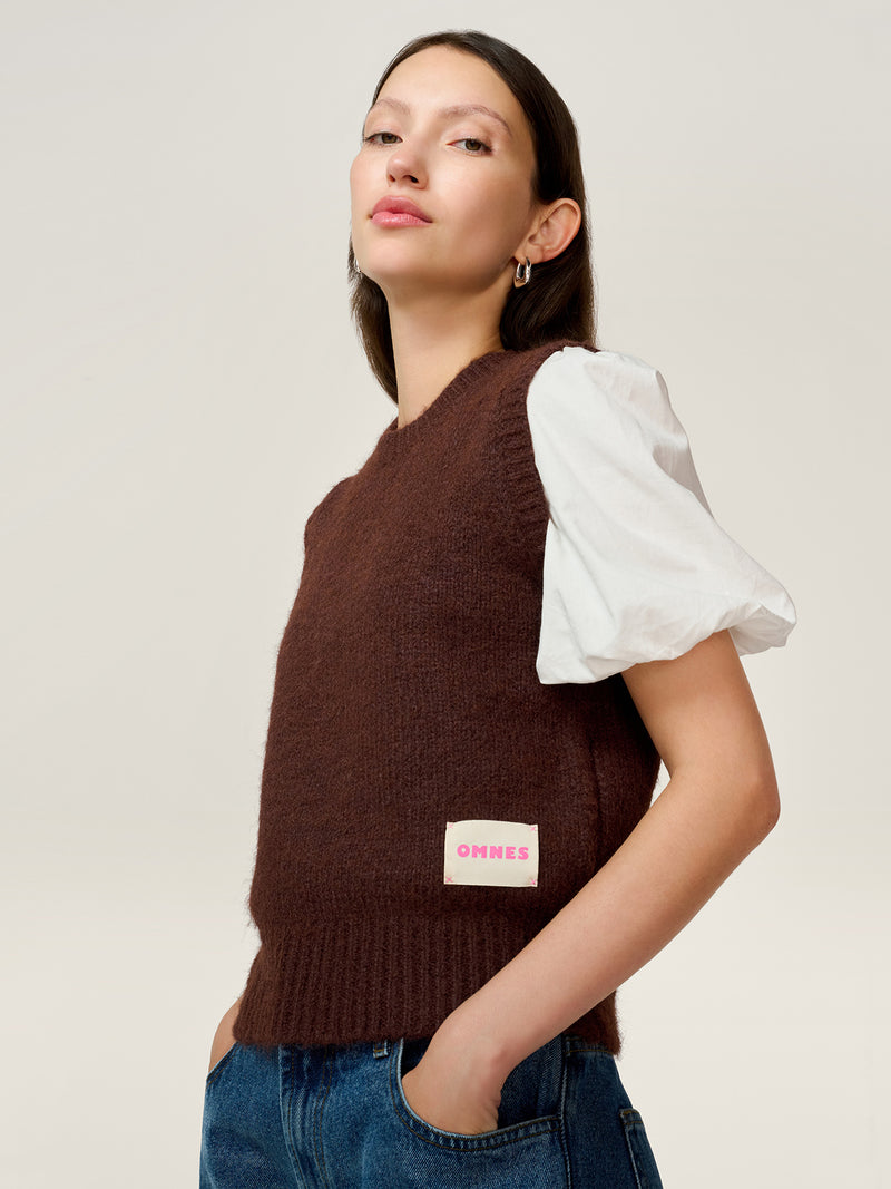 STUDIO OMNES Riri Vest in Coffee