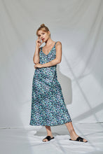 Load image into Gallery viewer, Florence Midi Dress in Winter Daisy